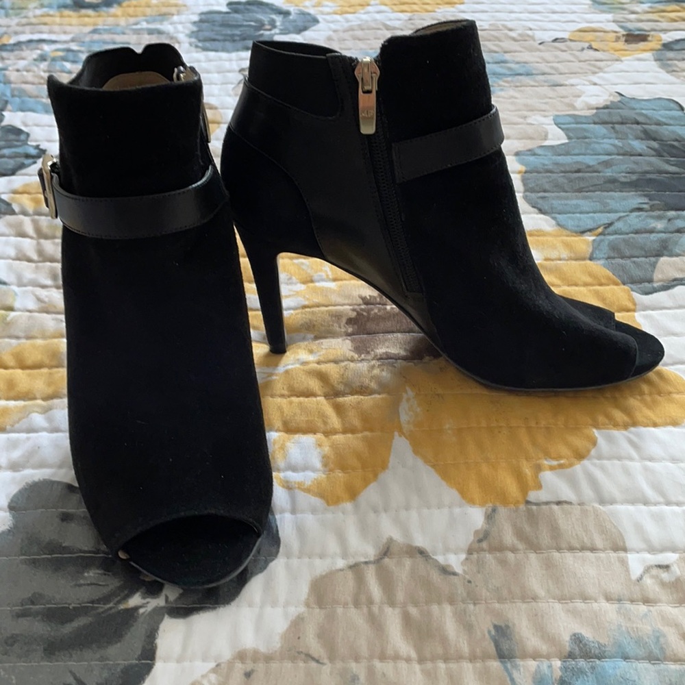 Marc Fisher Black Suede Open Toe Booties Sz 7.5M